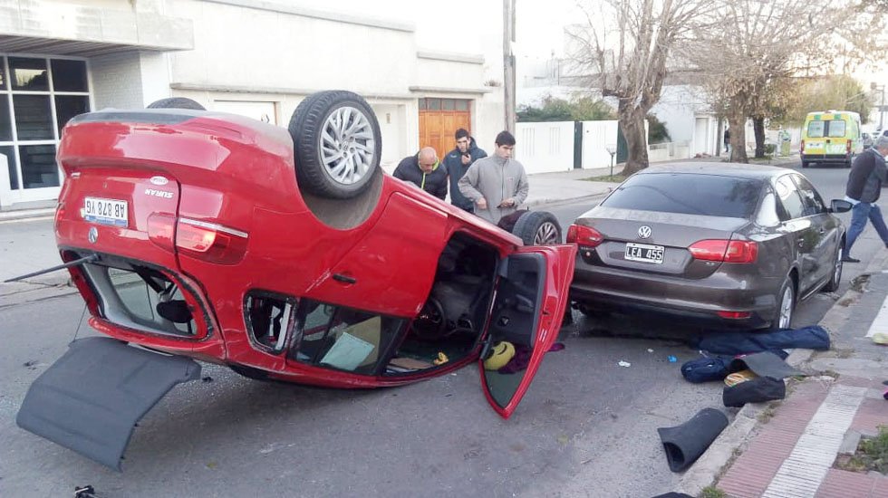 Mañana de viernes accidentada: tres mujeres resultaron con lesiones leves