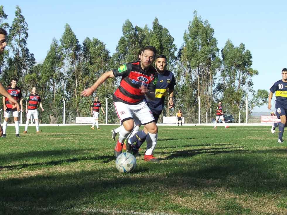 Amigos Unidos volvió a la victoria en el Oficial