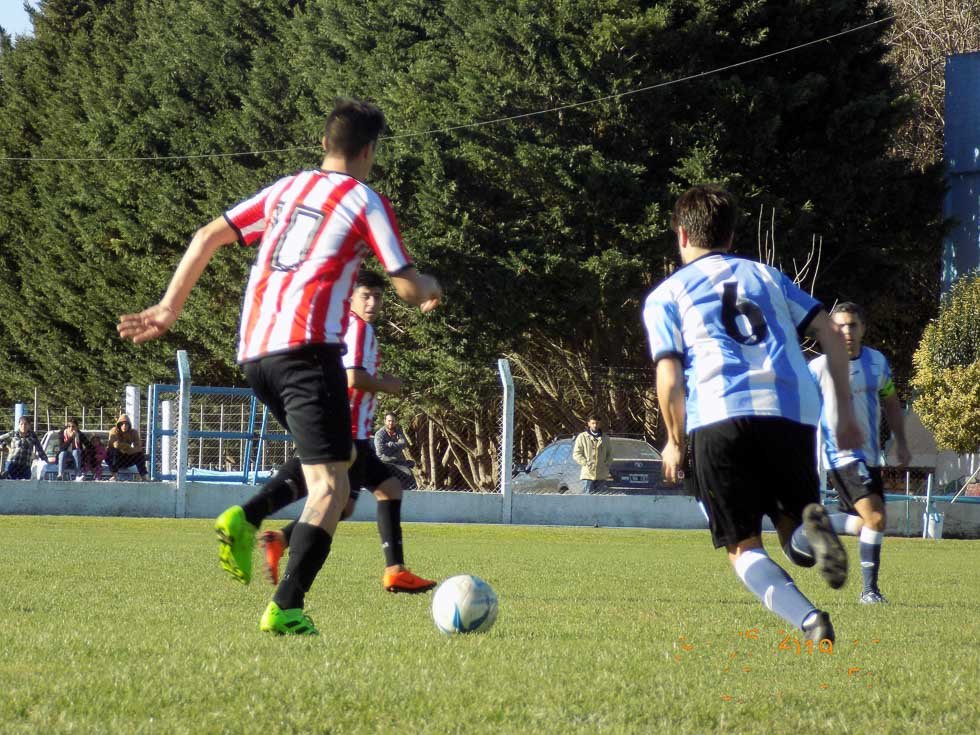 Racing goleó a Estudiantes