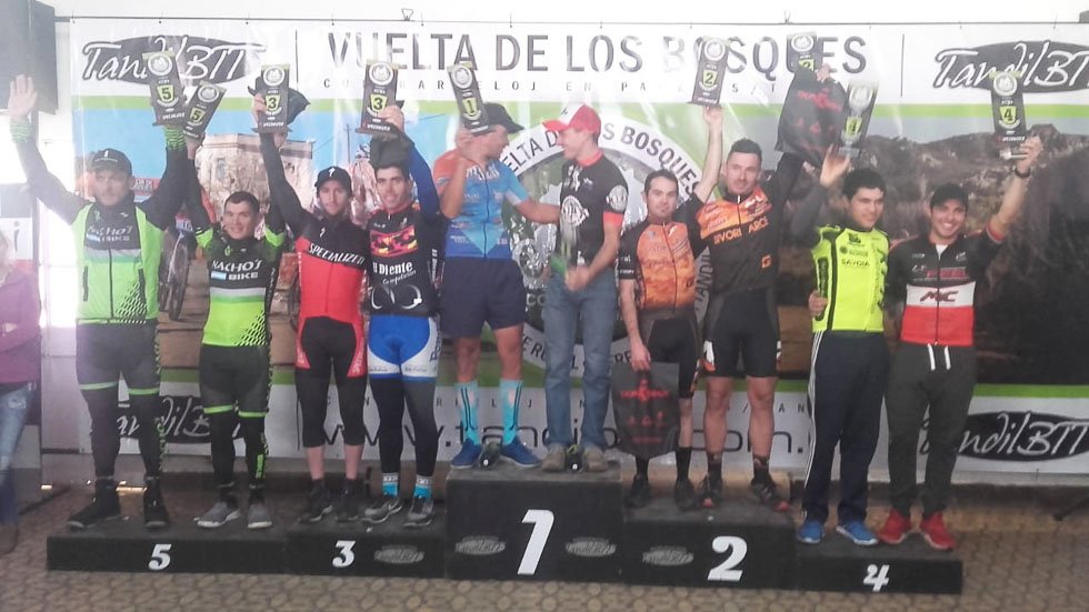 Balcarceños en la "Vuelta de los Bosques"
