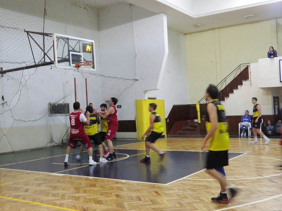 Peña Roja y Ferroviarios jugarán la final del básquet
