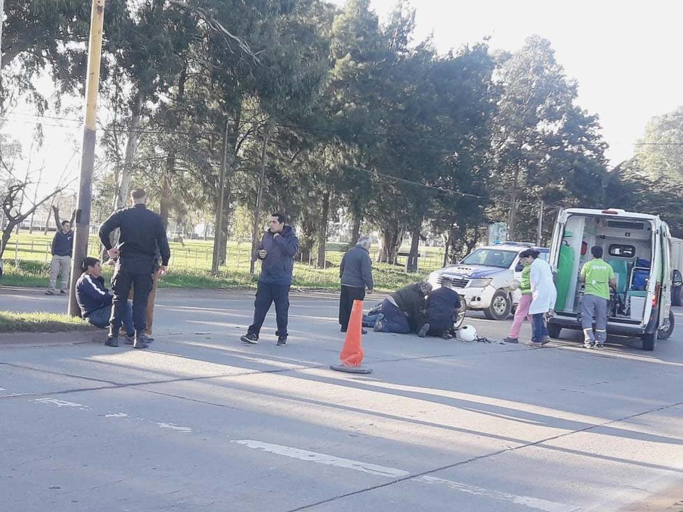 Motociclista está en estado  crítico tras un fuerte choque