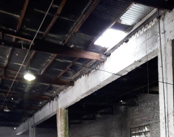 Empleado municipal resultó gravemente  herido al caer desde un techo  