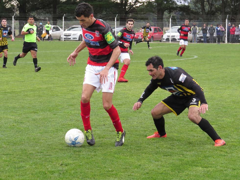 Amigos Unidos superó a Sportivo Trabajo por 2 a 0 