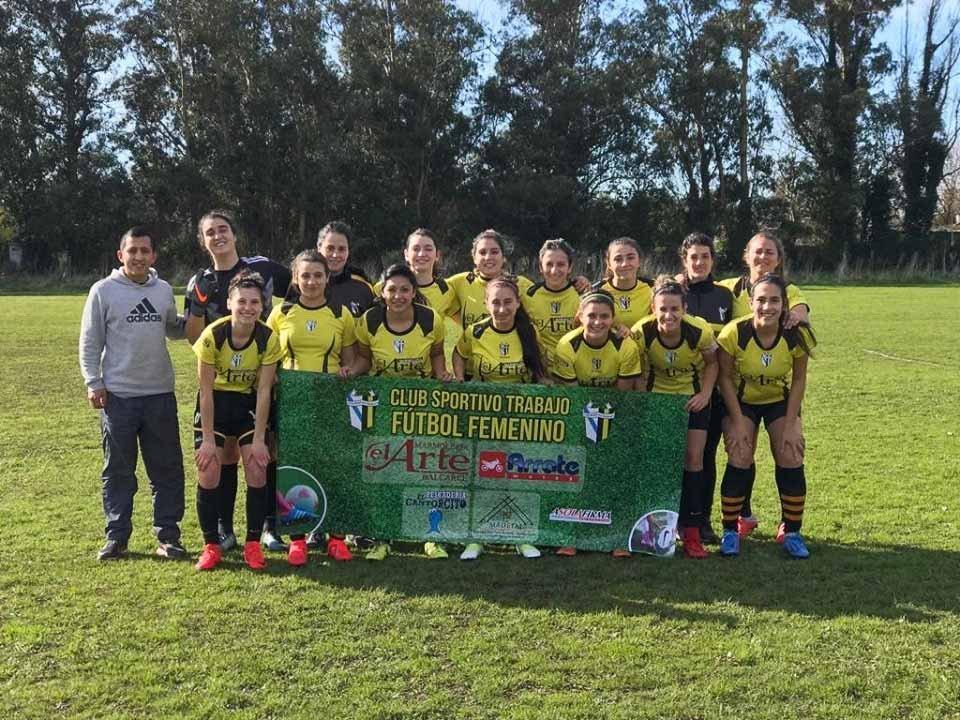 Nueva presentación el equipo de Sportivo Trabajo 