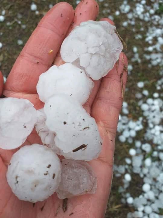 Una fuerte caída de granizo en Mechongué