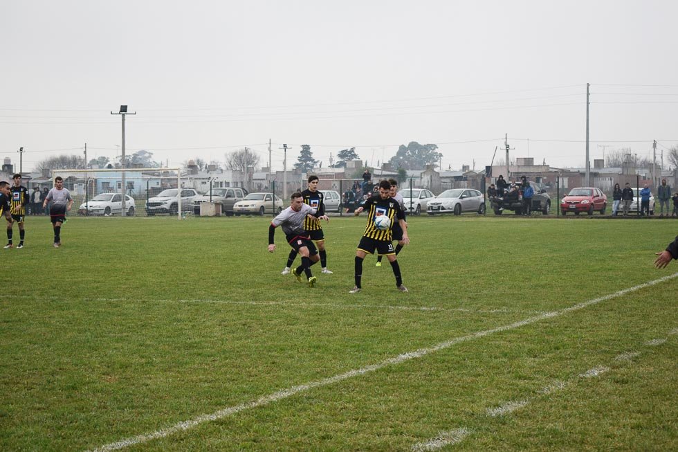 San Agustín venció a Sportivo Trabajo y sigue al acecho