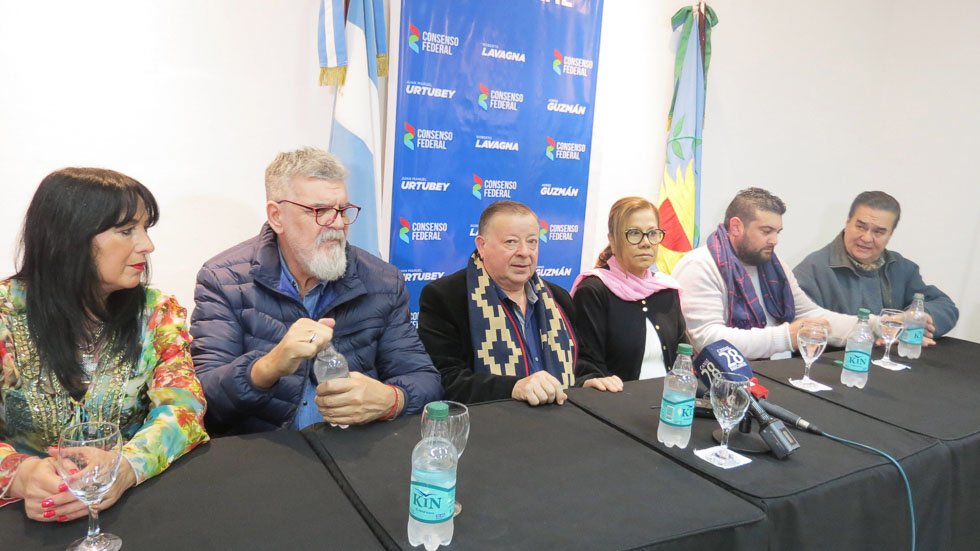 Graciela Camaño sostuvo que para sacar el país adelante es fundamental una mesa de diálogo