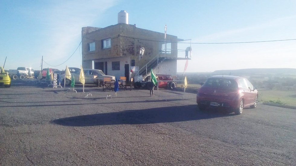La Asociación Autódromo abrió  una  cafetería en el patio de boxes del circuito