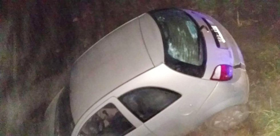 Un auto cayó al arroyo Barraqué