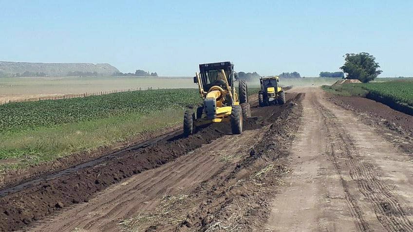 Se realizan trabajos de canalización en la Ruta 77