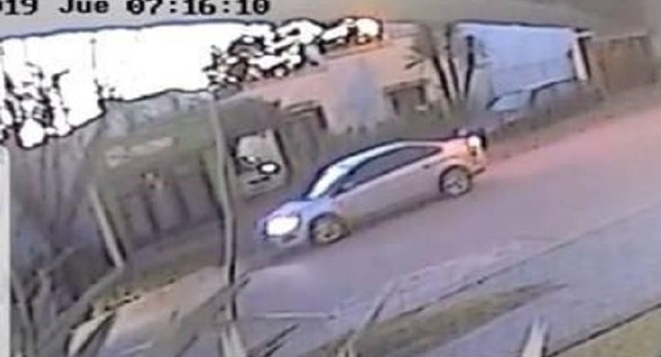 Dieron a conocer las fotos del automóvil que atropelló y abandonó a una mujer