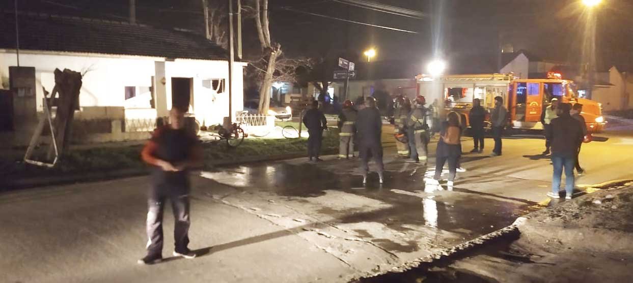 Incendio, presuntamente intencional,  causó serios daños en una vivienda