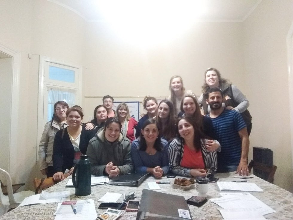 «Mejorando Hogares»: Cáritas «San José»  firmó convenios de asistencia a siete familias
