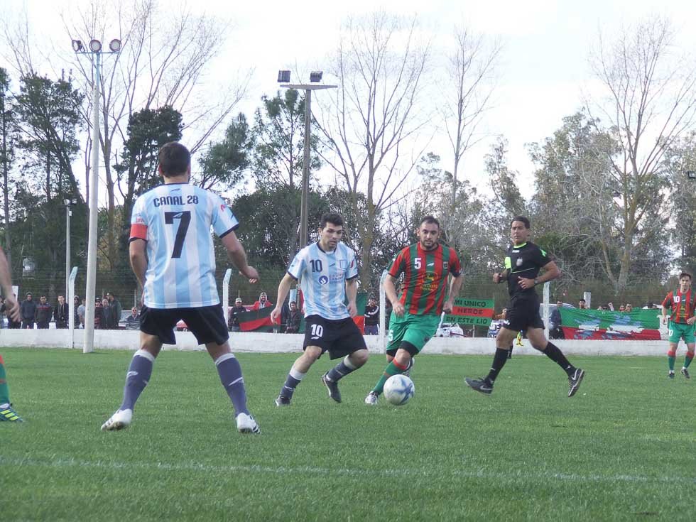 Ferroviarios superó a Racing Club en duelo clave en el Oficial