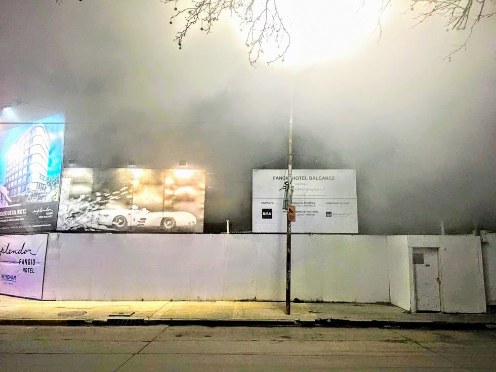 Principio de incendio en  el futuro Hotel Fangio