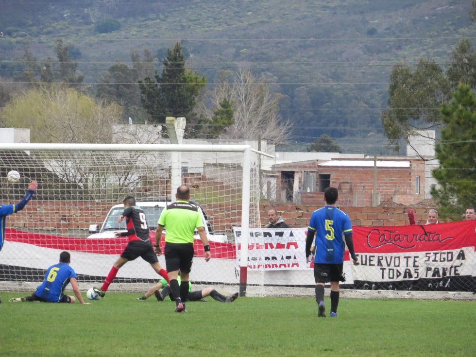 Amigos Unidos goleó  a Los Pinos 