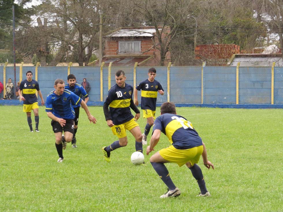 Los Pinos venció por 2 a 0 Boca Juniors