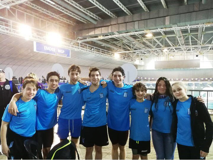 Sobresaliente actuación de Racing en natación