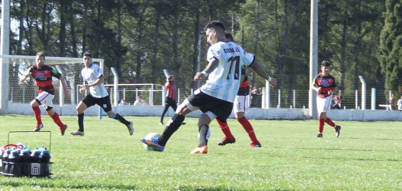 Racing Club se quedó con el clásico y alcanzó a "Ferro"