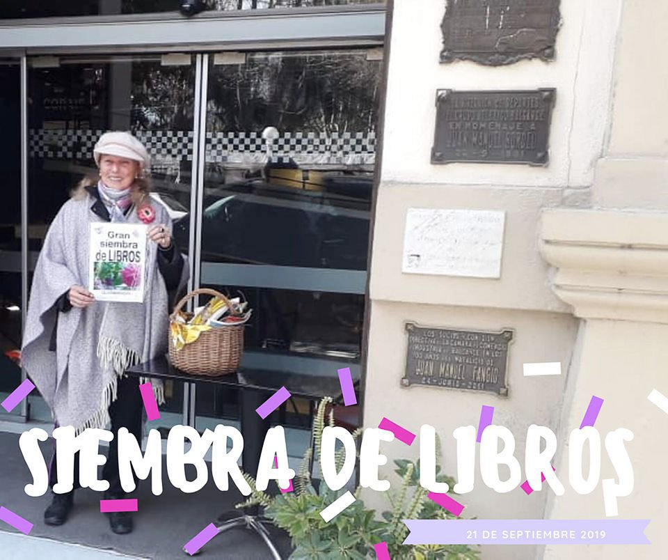 Liliana Espósito Agüero realizó  una nueva «Siembra de Libros»