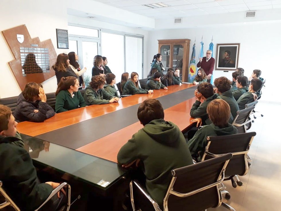 Alumnos del colegio «Santa Rosa  de Lima» visitaron el Municipio  
