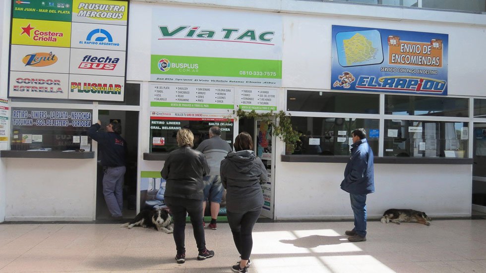 Sigue siendo muy acotado el servicio  de micros que reemplazan a El Rápido