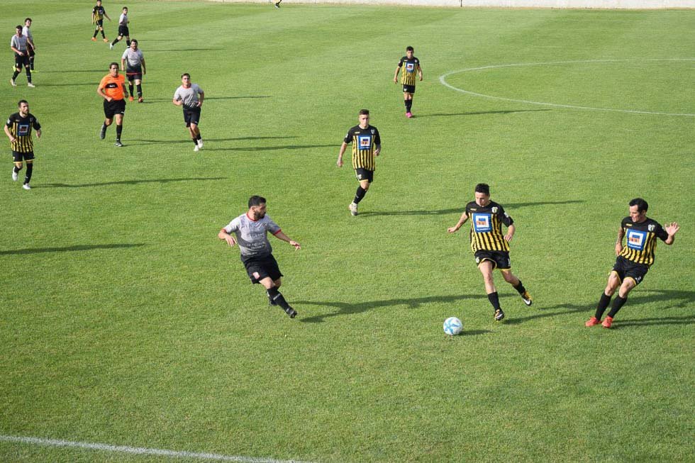 Sportivo Trabajo mejoró su imagen, ganó  pero San Agustín clasificó a semis