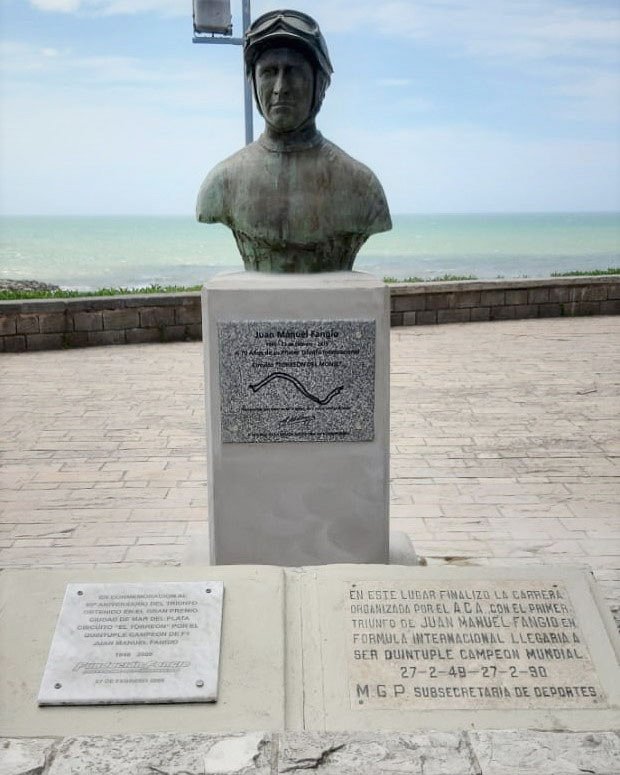 La inauguración de un busto a  Fangio en «La Feliz» y una aclaración