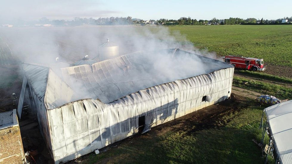 Un galpón fue consumido por el fuego