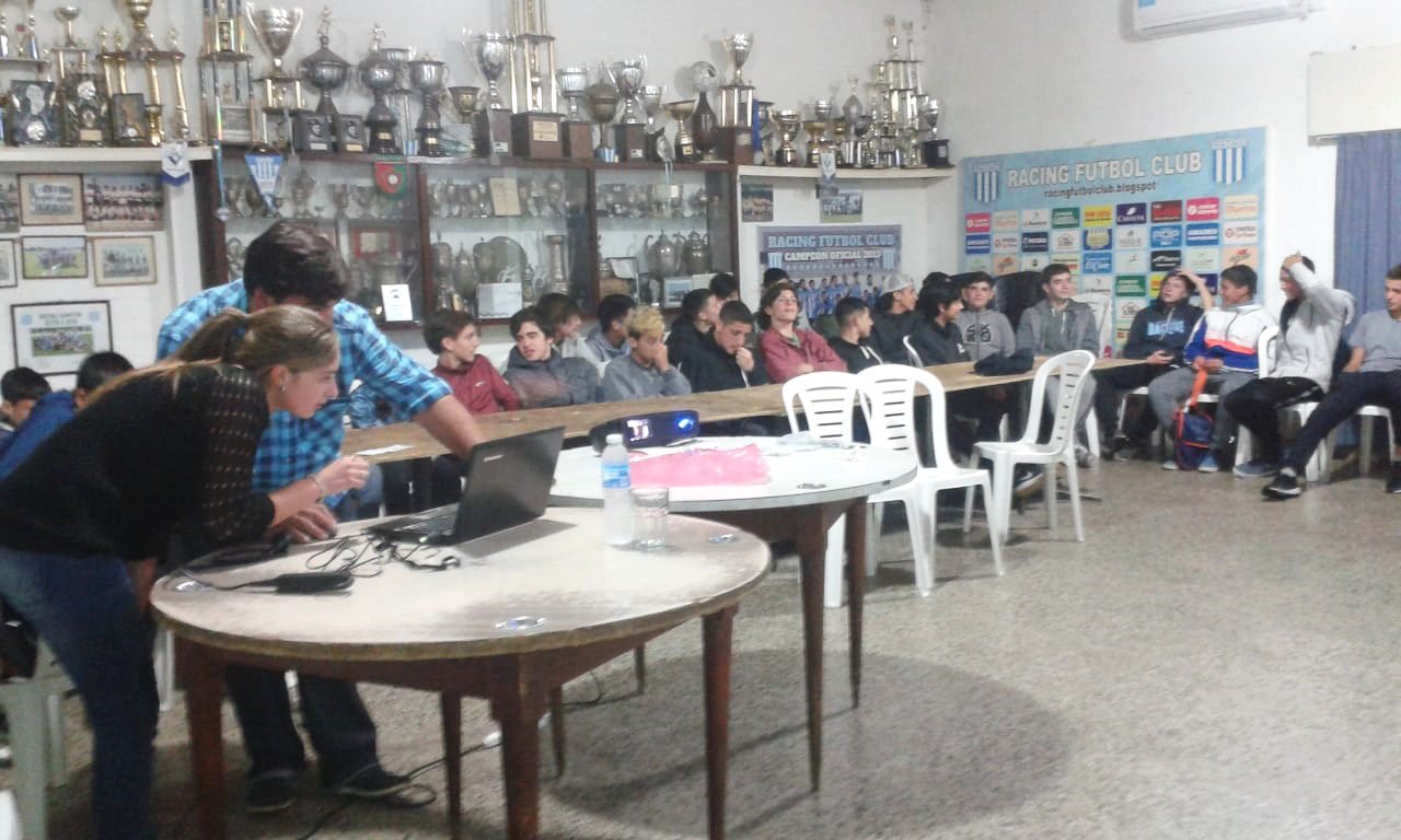 Racing Club brindó un taller denominado «Jugando con la Cabeza»