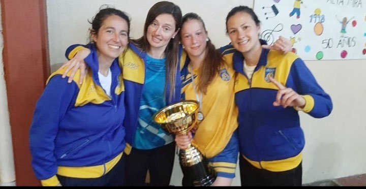 Oriana Palumbo sumó otro título en handbol con club Acha 