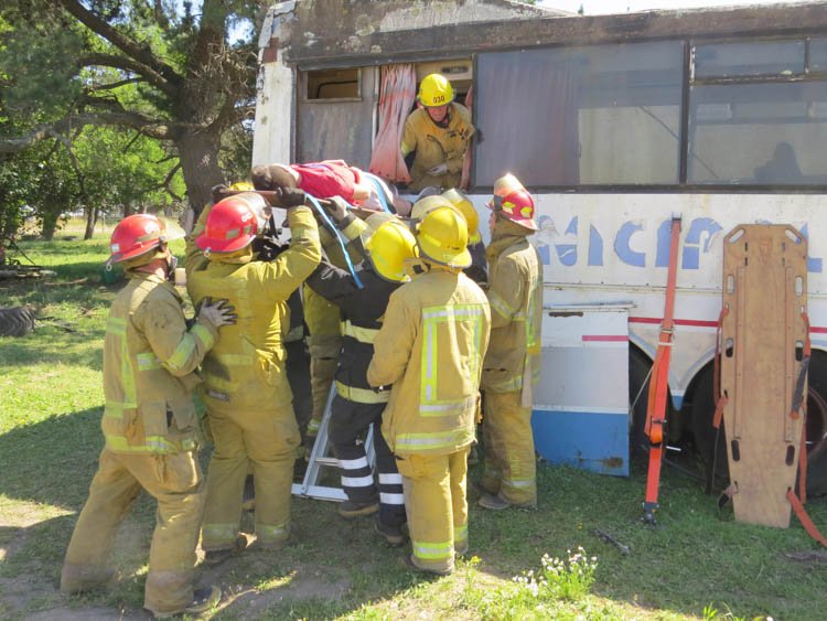 Los Bomberos realizaron un ejercicio de un realismo  conmocionante, mostrando todo su profesionalismo 