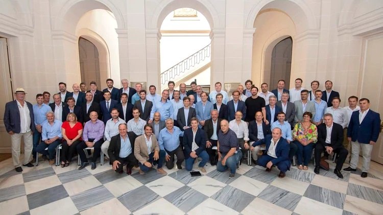 Axel Kicillof recibió a los intendentes con el objetivo de destrabar el tratamiento de la ley impositiva