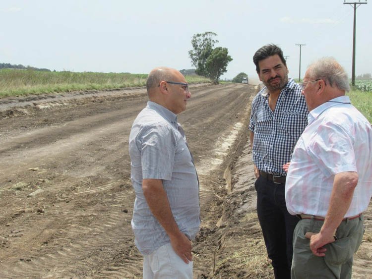 Alteo, ensanchamiento y reconformación de  camino rural que une ruta 226 con Estación Bosch