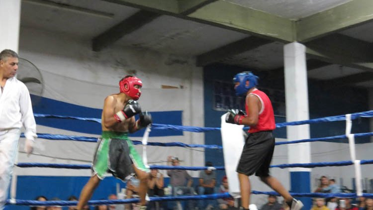 Existoso festival de boxeo en El Riojano