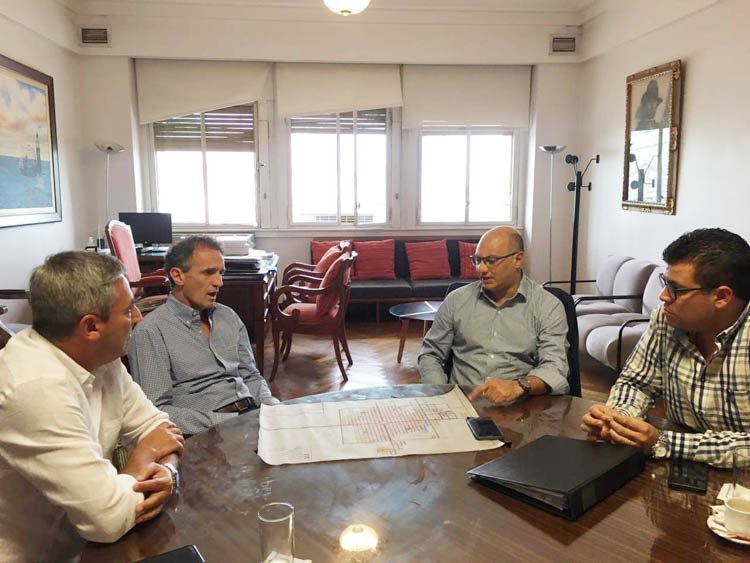 Reino le presentó al ministro Katopodis un  ambicioso plan de obras públicas para Balcarce