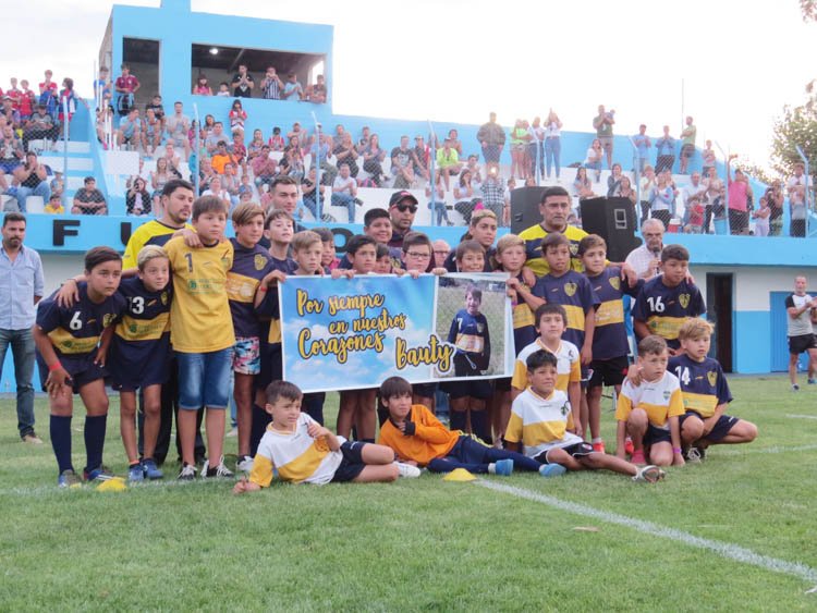 Ya rodó la pelota en el torneo «Ciudad de Balcarce Javier Vallina»