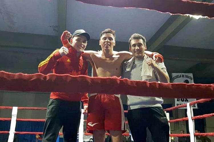 Boxeo  Tres títulos para balcarceños y uno  con un 'golpe' al profesionalismo 