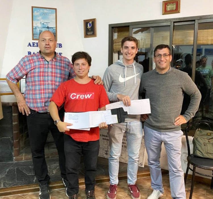 Aero Club: jóvenes  pilotos recibieron  licencias