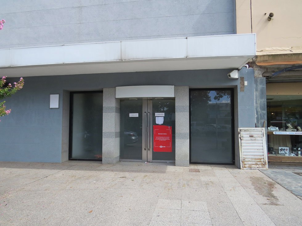 Después del "ruido" inicial, en silencio, cerró  sus puertas la sucursal local del banco HSBC