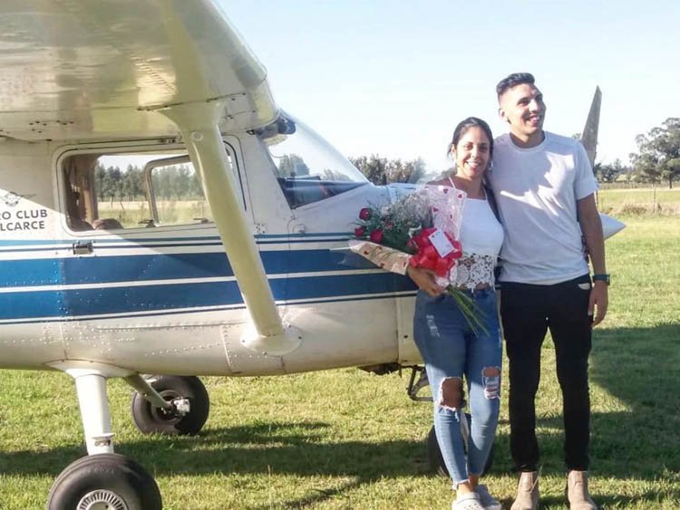 Sorprendió a su novia con  una propuesta de "alto vuelo"