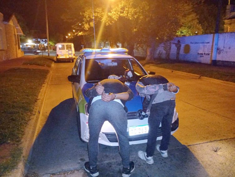 Amenazaron con un cuchillo y le robaron a un adolescente  dinero, un celular y un reloj