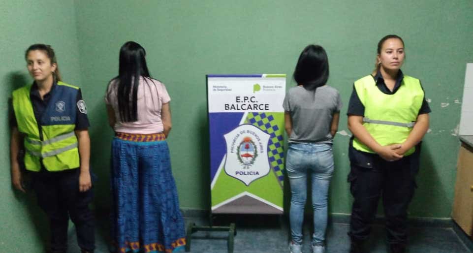 «Mecheras» sustraen prendas deportivas  en dos céntricos locales: dos detenidas