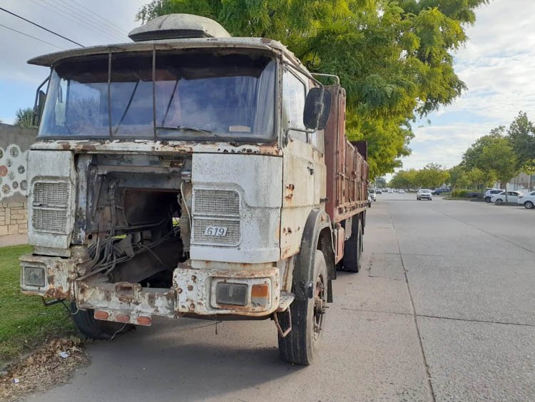 ¿Camión abandonado?