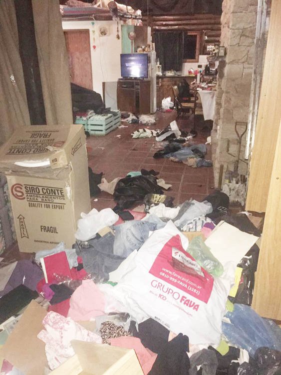 Violenta «entradera»: encapuchados roban dinero y una valiosa moto a un matrimonio