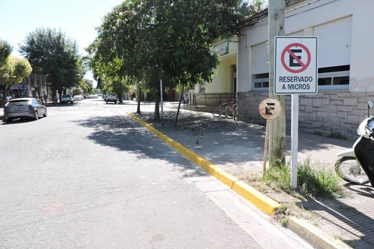 Señalización frente a las escuelas