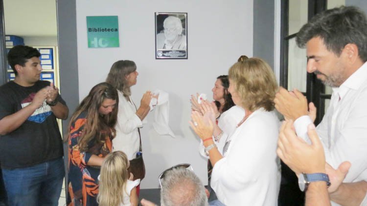 La emoción se adueñó del homenaje a Juan José Troya