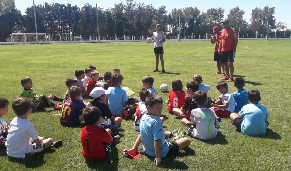 En dos años y medio, nueve pruebas de  jugadores realizaron clubes de AFA   