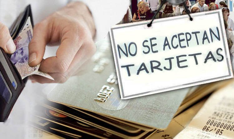 La imposibilidad de pago con tarjeta, una traba  que con frecuencia se da en los comercios «chicos»